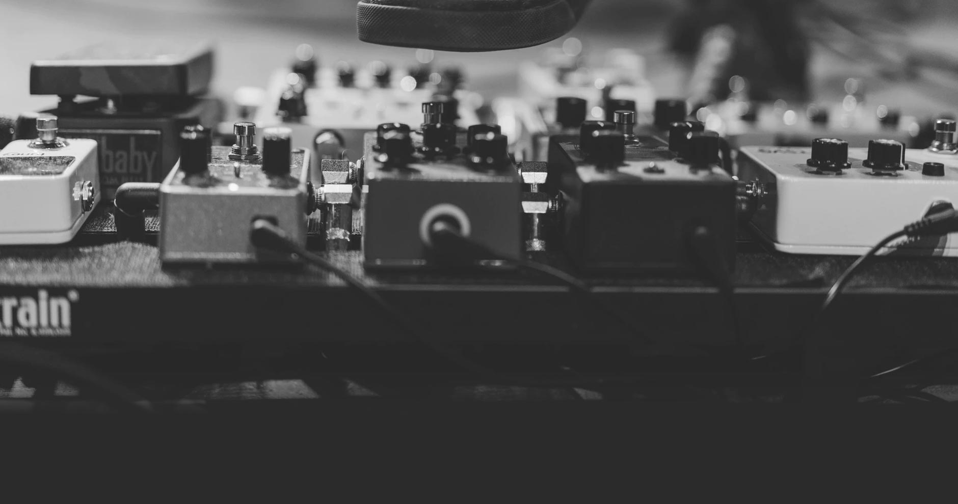 Using guitar pedals with a synth