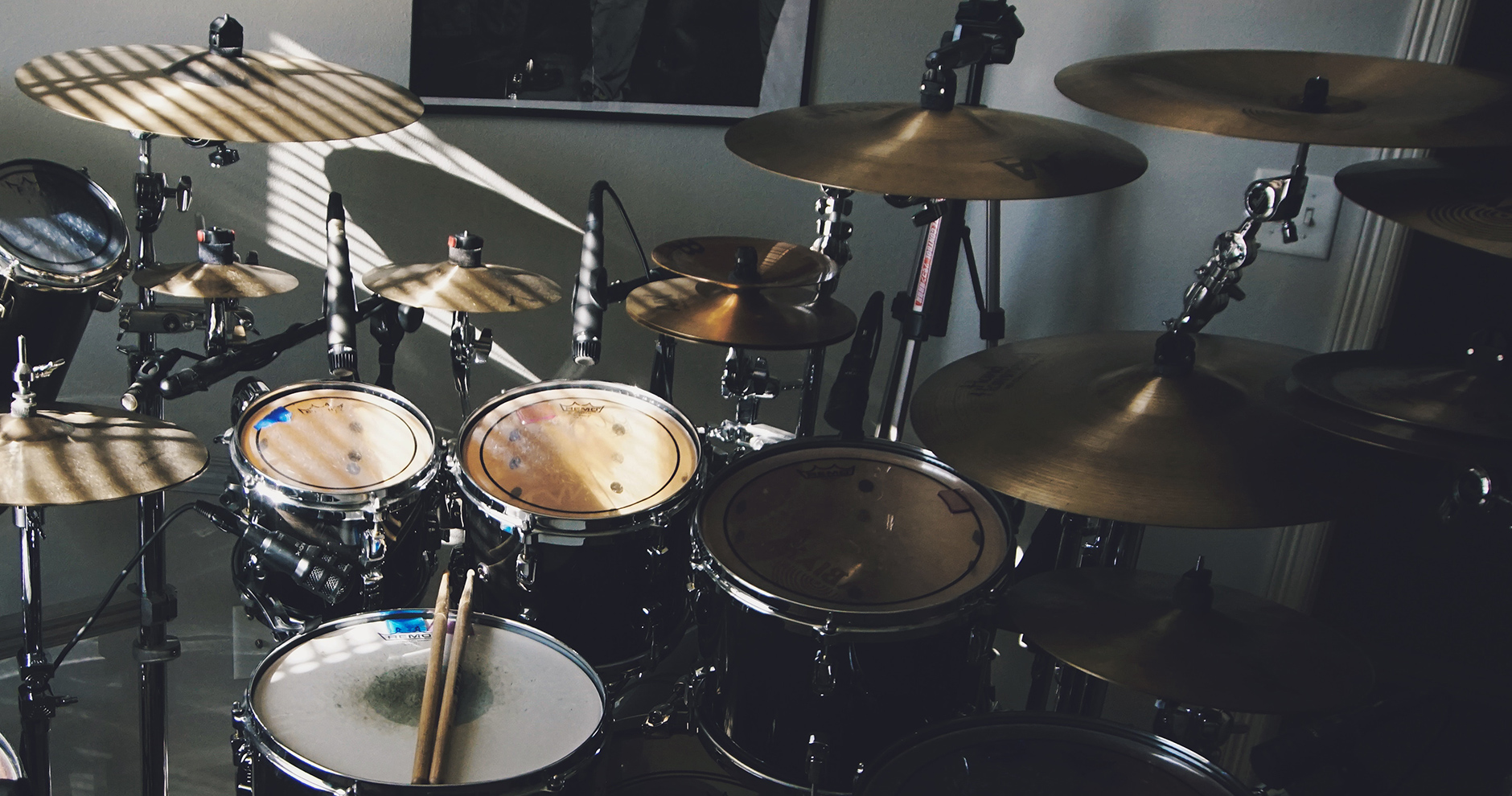 Dark vs Bright Cymbals – What’s Best For You?