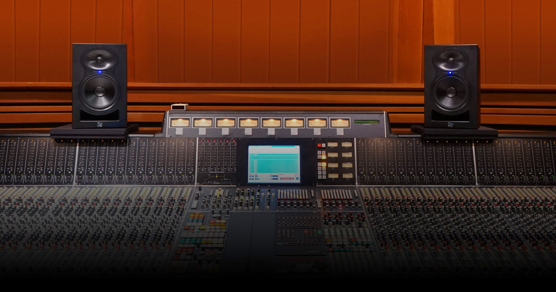 Studio Monitors Vs Speakers, What’s the Difference?
