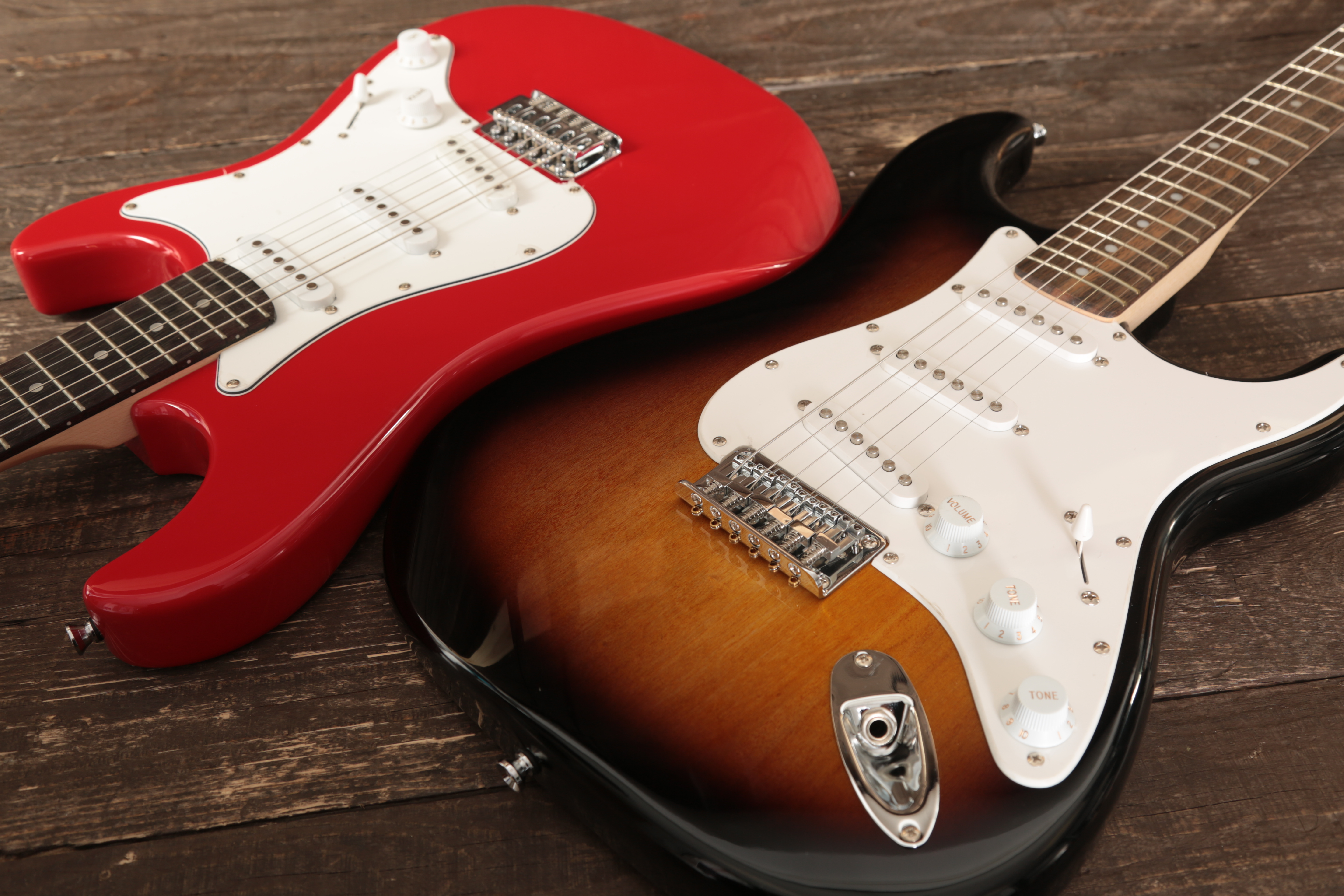 EastCoast GS100 vs Squier Bullet Strat – Beginner Guitar Shootout