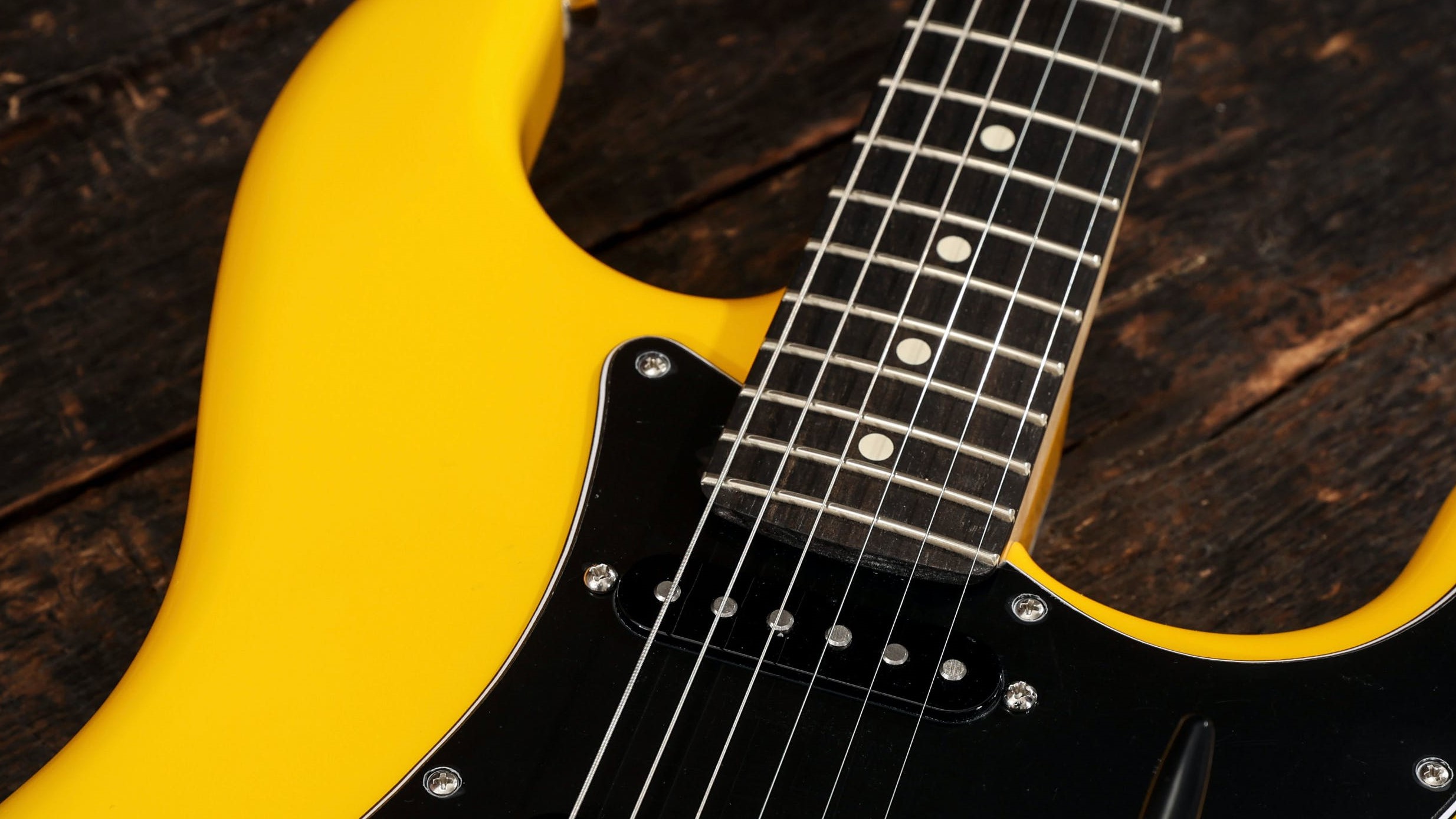 22 vs 24 Fret Electric Guitars: What’s The Difference?